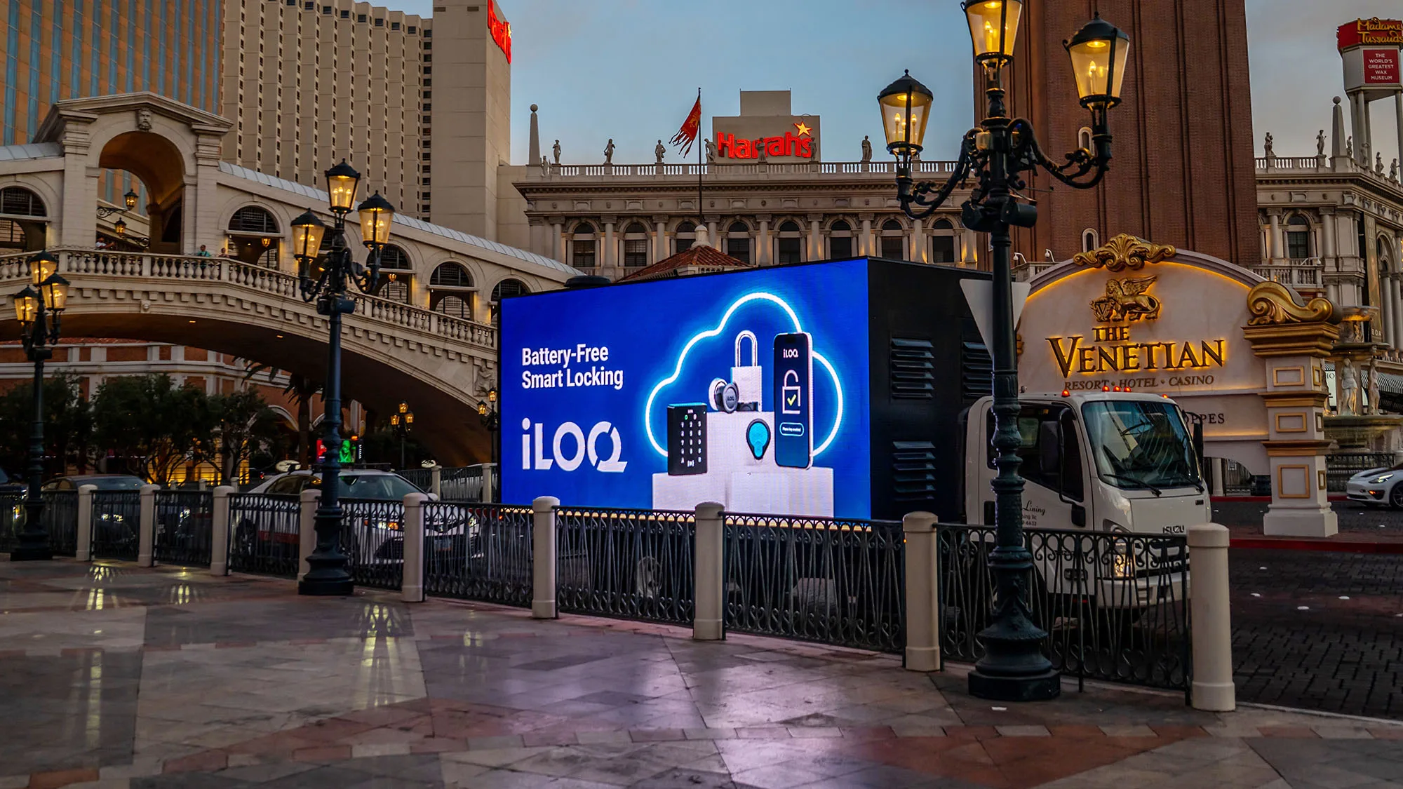 iLOQ — On the journey with the customers from an airplane to the event: This is how iLOQ reaches trade show visitors from Las Vegas to Sydney